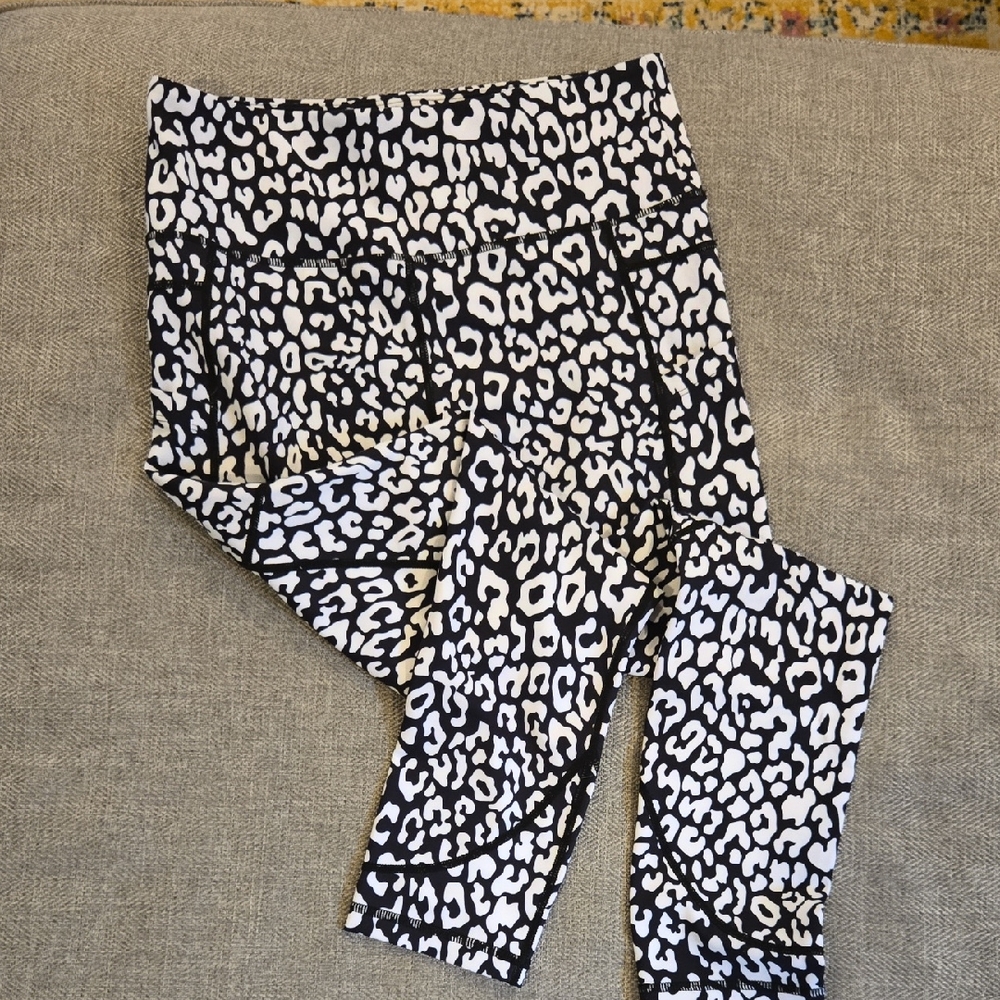ZYIA Black and White Patterned Leggings